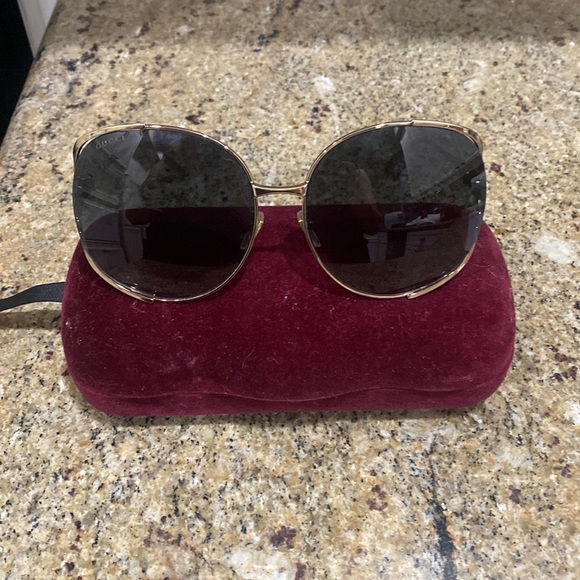 Gucci Sunglasses!! - Picture 6 of 7